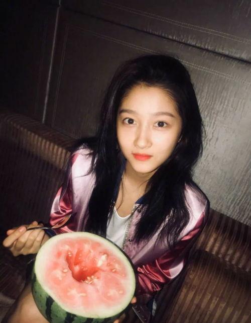 深夜吃瓜的感觉,揭秘娱乐圈那些不为人知的秘密