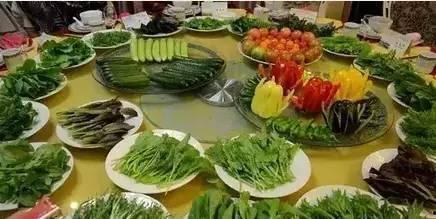 潍坊卖房吃瓜事件,一场吃瓜群众的全民围观